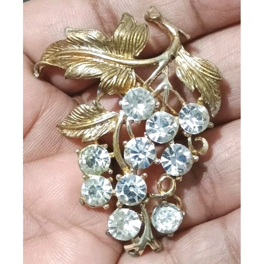 Coro Grapes White Colorless Rhinestone Gold Tone Vintage Brooch Pin Signed